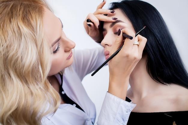 Cosmetic tattooing for enhancing eyeliner